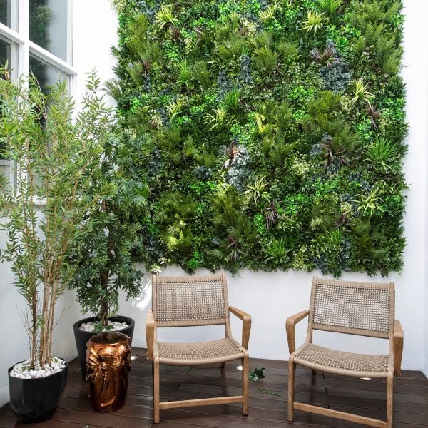 UV Protected Green Wall Privacy Screen