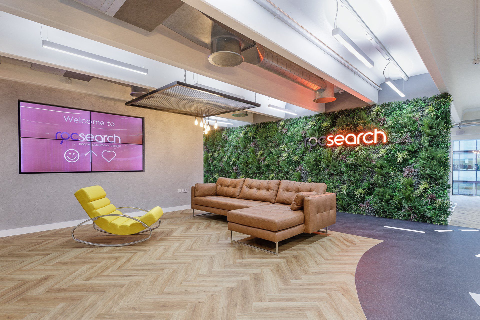 Roch-search trendy office with artificial green wall